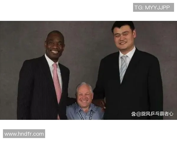 姚明与穆托姆博的传奇篮球生涯对比与影响分析