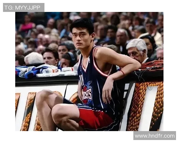 姚明在采访中分享篮球生涯与种族问题的深刻见解与思考