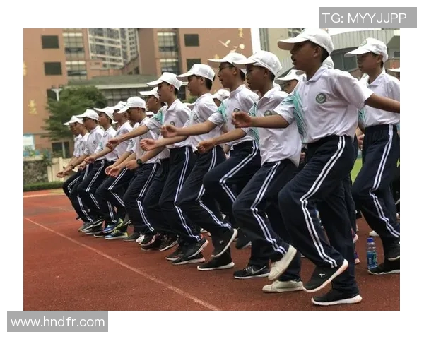 足球明星邱卫国的精彩瞬间与个人风采全景展示