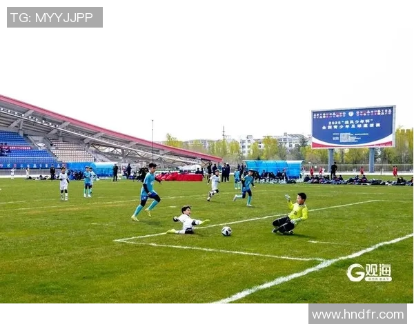 追风少年的足球梦想之路与成长故事展现青春热血与拼搏精神 追风少年的足球梦想之路与成长故事展现青春热血与拼搏精神