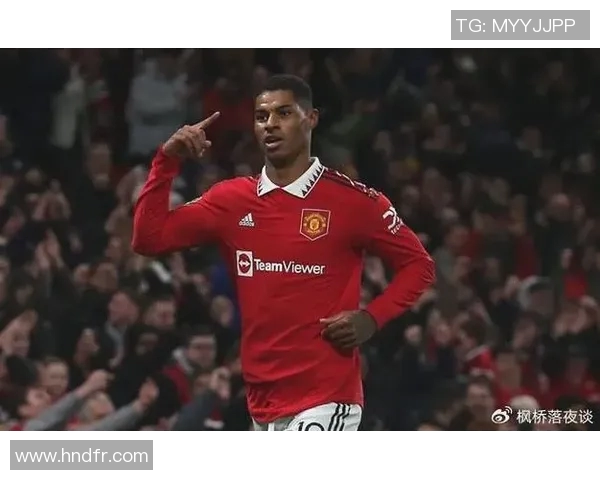 外国男孩追逐梦想与足球明星的浪漫故事在绿茵场上绽放光彩