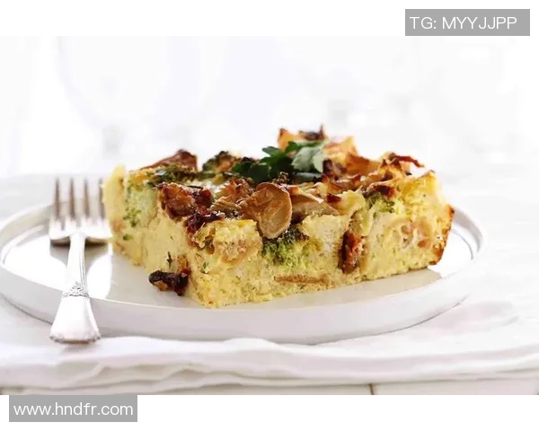 足球明星街头品尝美味小吃引发粉丝围观热潮