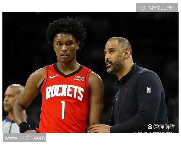 篮球明星因场上表现不佳遭球迷怒斥引发热议背后原因解析